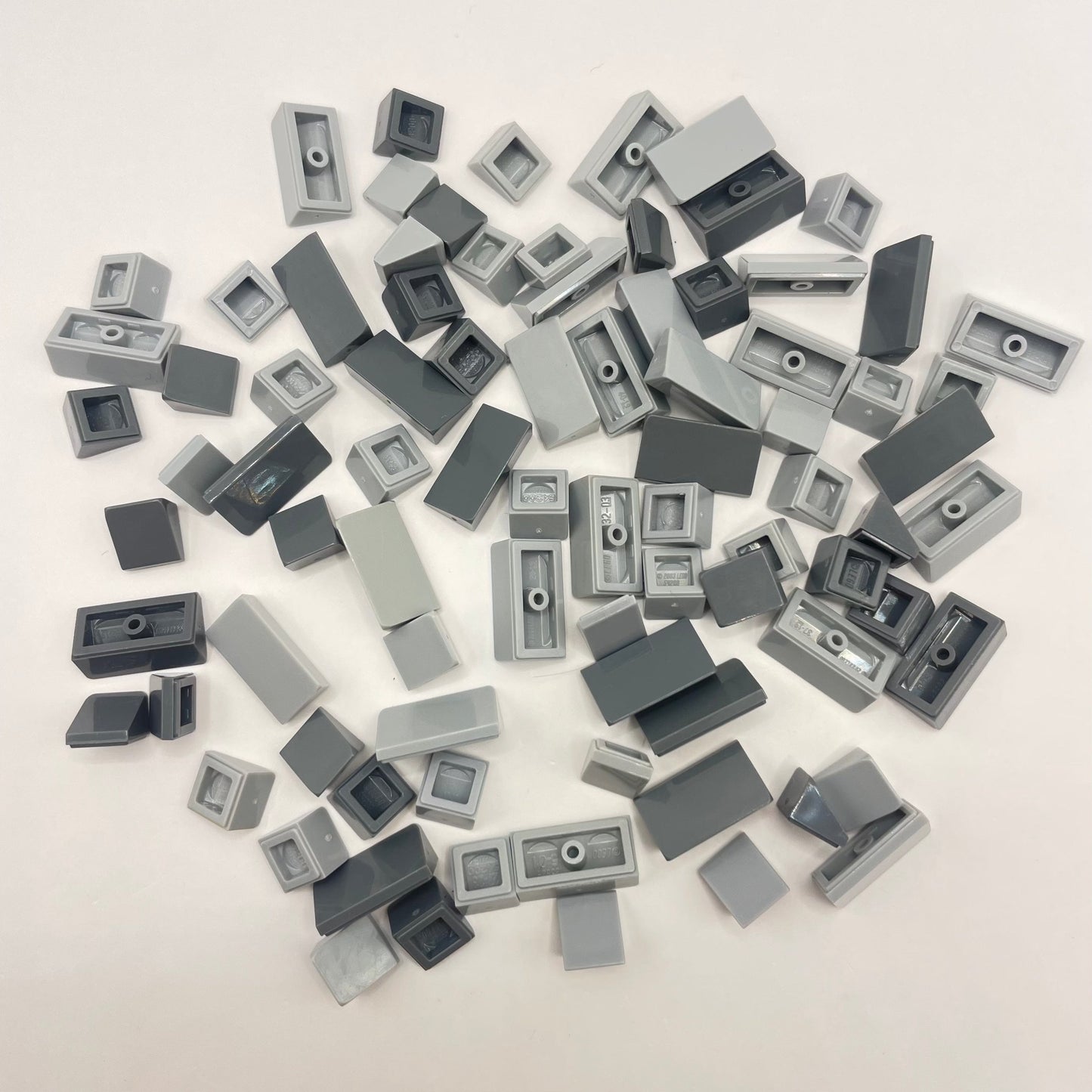 LEGO Mixed Grey, Cheese Slopes, 80 Pieces
