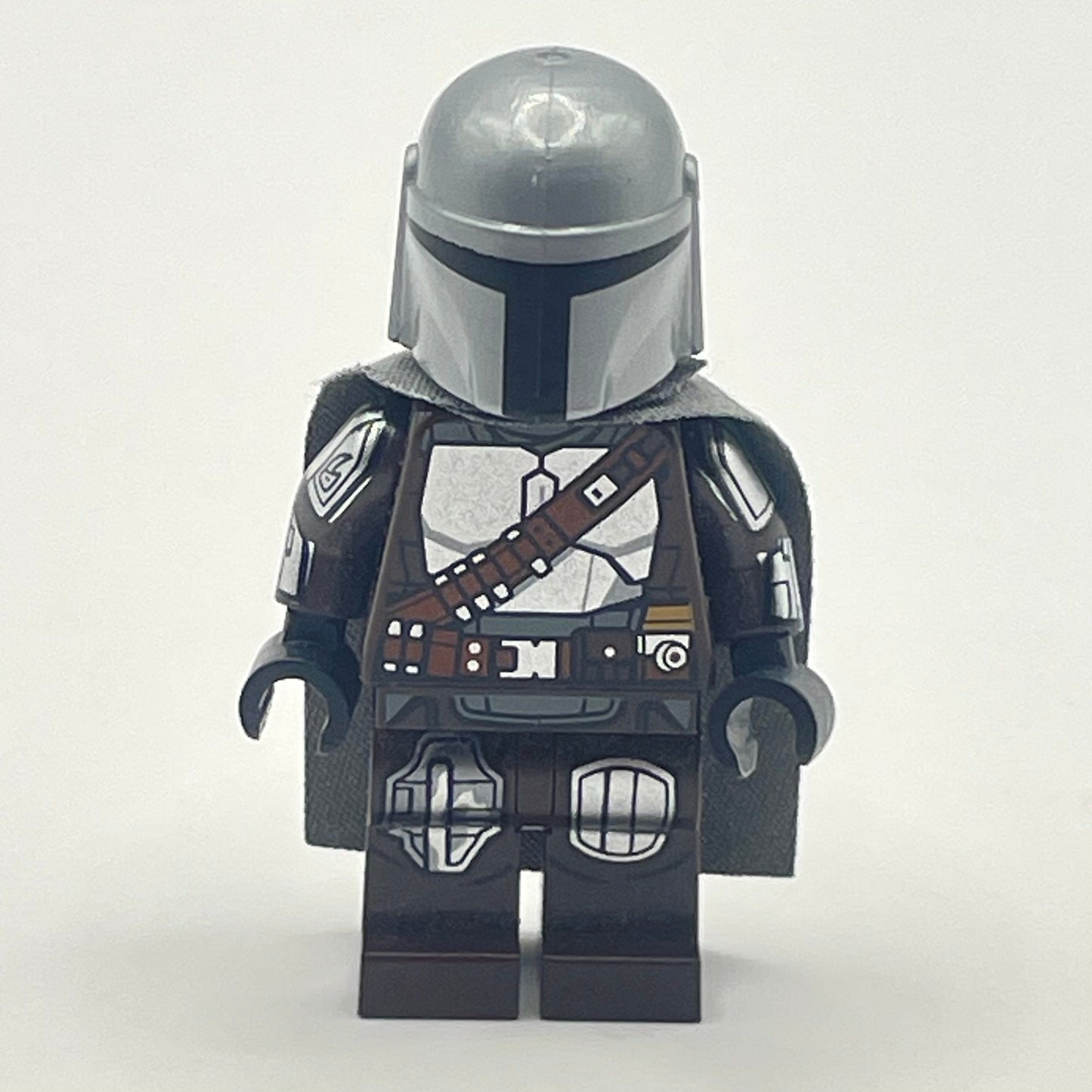 LEGO The Mandalorian / Dim Djarin / 'Mando' - Silver Beskar Armor, Cape, Star Wars Minifigure (sw1135)