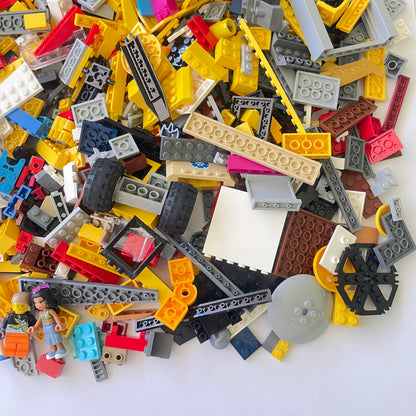 LEGO Deluxe Fun Pack, Mixed Bag, Approx. 1.5kg includes 6 Minifigures/Minidolls