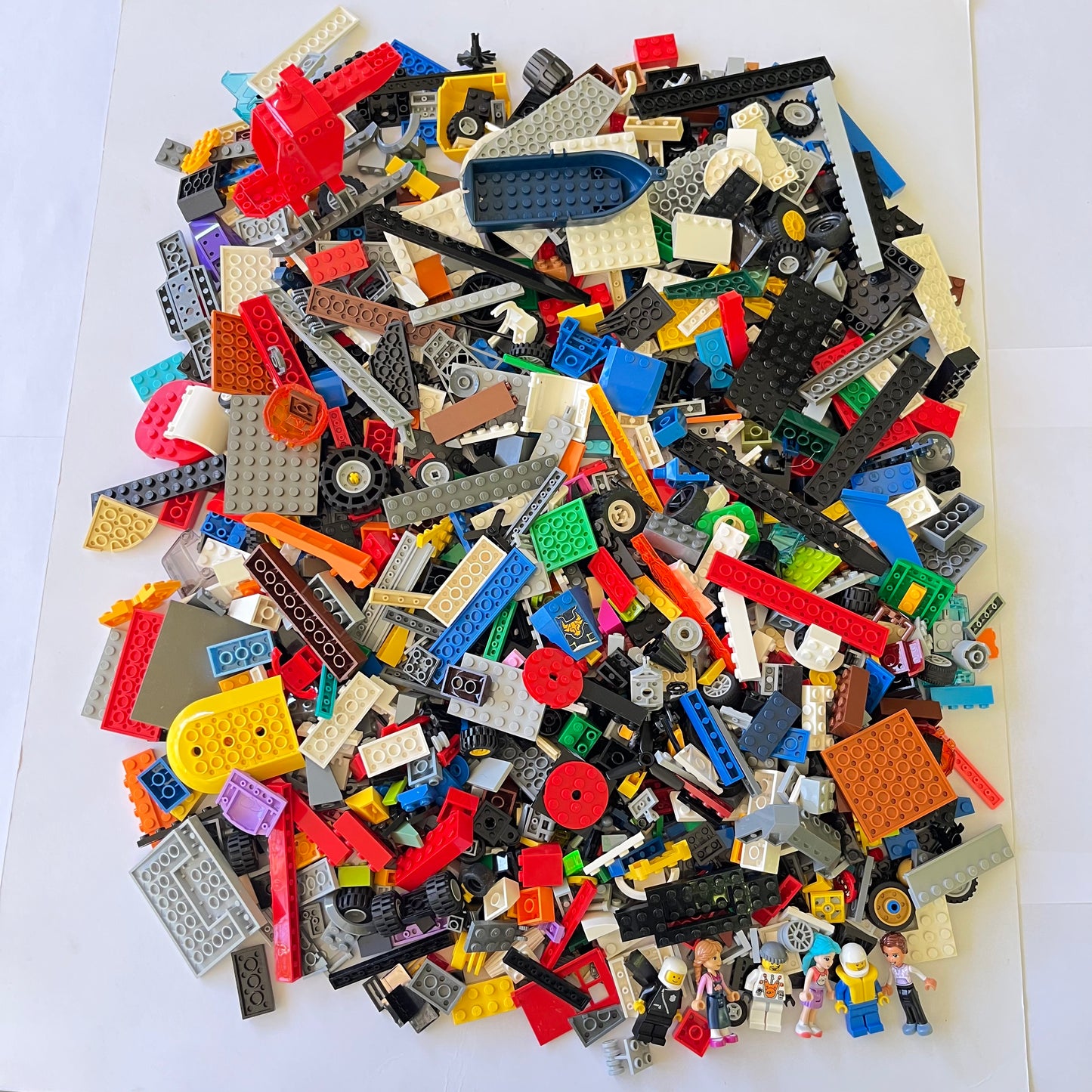 LEGO Deluxe Fun Pack, Mixed Bag, Approx. 1.5kg includes 6 Minifigures/Minidolls