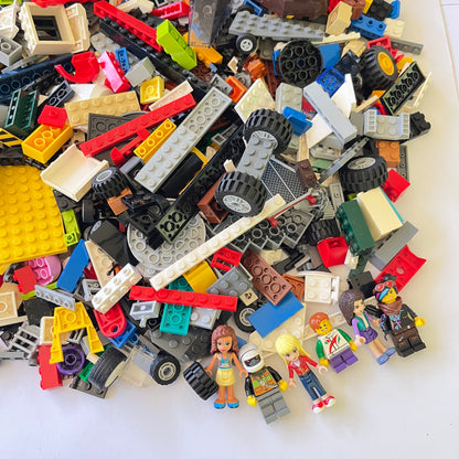 LEGO Deluxe Fun Pack, Mixed Bag, Approx. 1.5kg includes 6 Minifigures/Minidolls