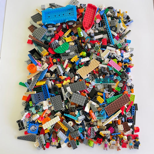 LEGO Deluxe Fun Pack, Mixed Bag, Approx. 1.5kg includes 6 Minifigures/Minidolls