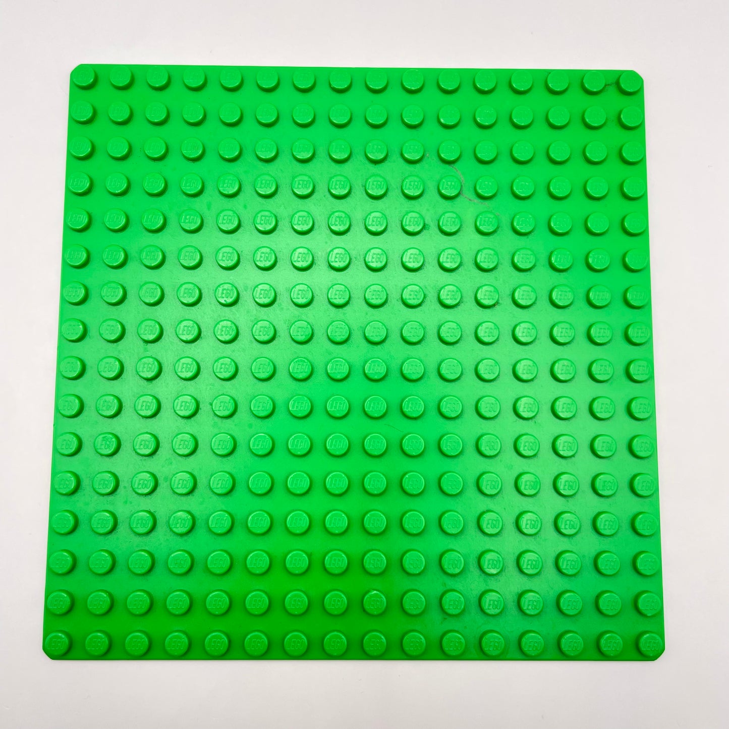 LEGO Baseplate, Bright Green, 16x16, 6098 (1 Piece) Playwear