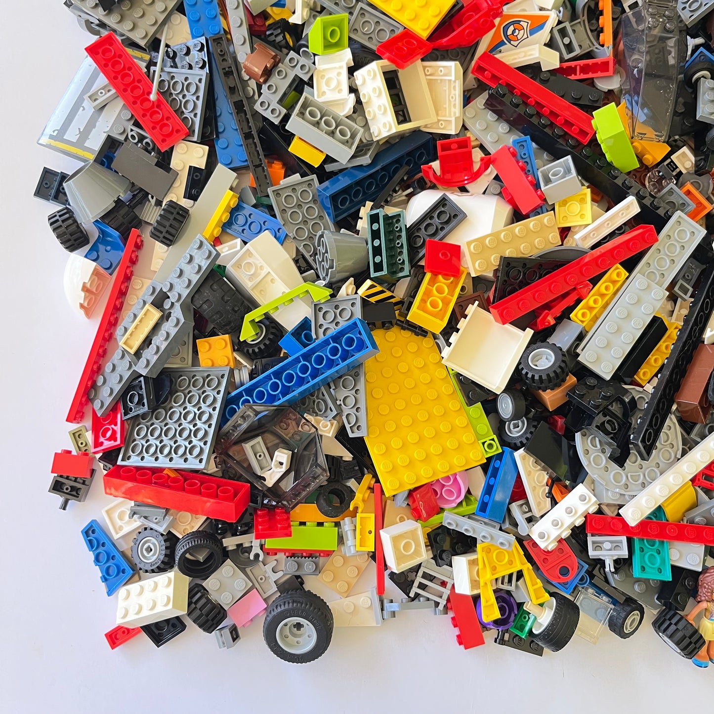 LEGO Deluxe Fun Pack, Mixed Bag, Approx. 1.5kg includes 6 Minifigures/Minidolls