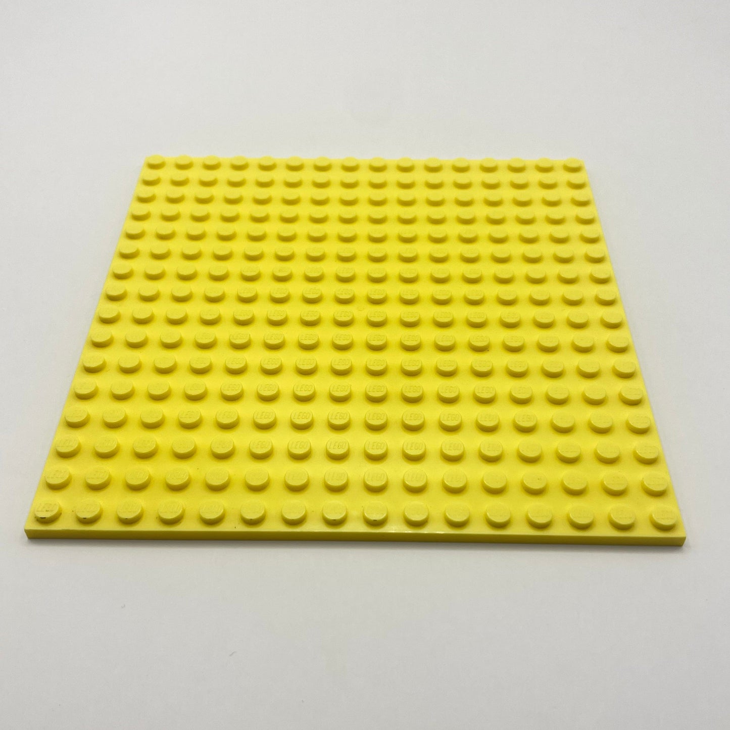 LEGO Plate, Bright Light Yellow, 16x16, 91405 (1 Piece)