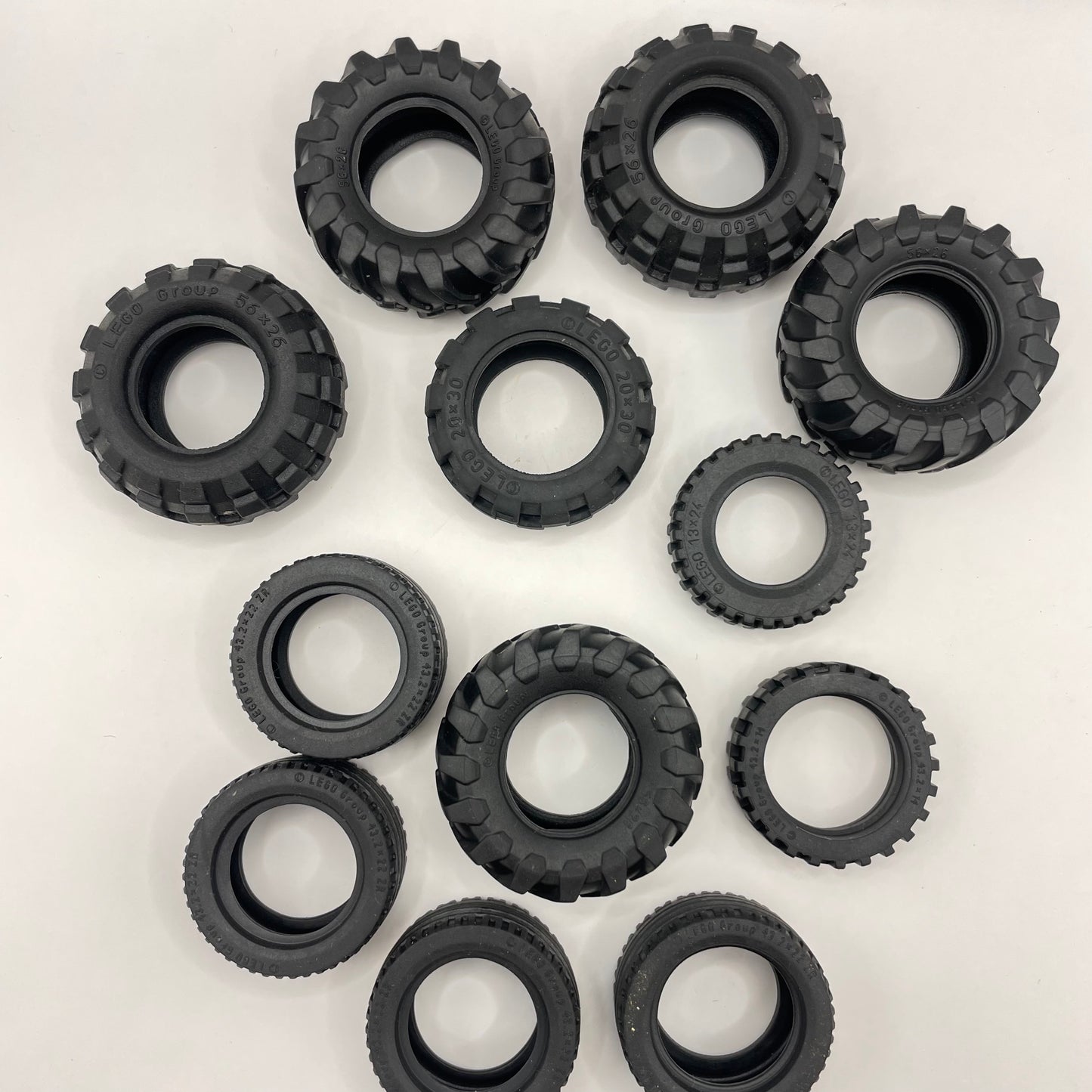 LEGO Medium Tyres, Black, 12 Pieces