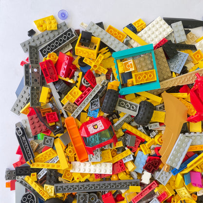 LEGO Deluxe Fun Pack, Mixed Bag, Approx. 1.5kg includes 6 Minifigures/Minidolls