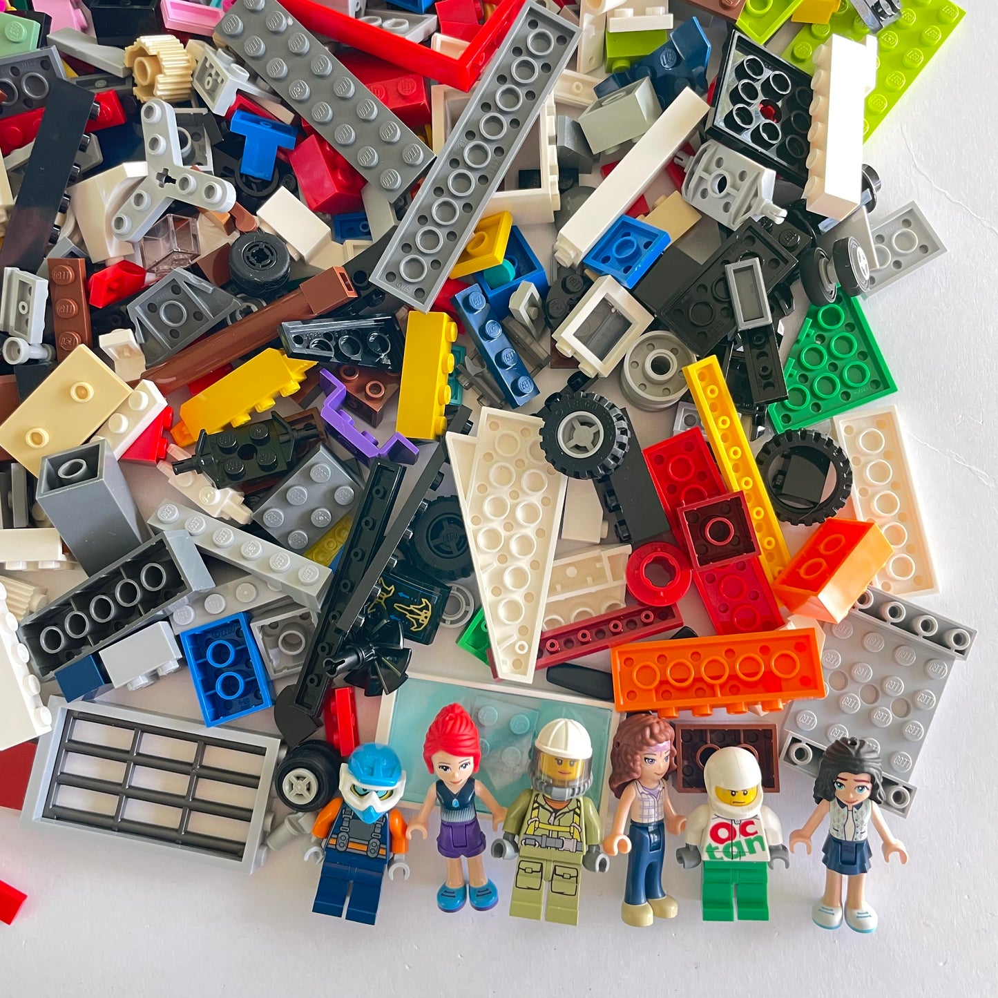 LEGO Fun Pack, Mixed Bag, Approx. 750g includes 6 Minifigures/Minidolls