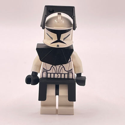 LEGO Clone Trooper (Phase 1) Pauldron and Kama, Star Wars, Minifigure (sw0223) - yellowed