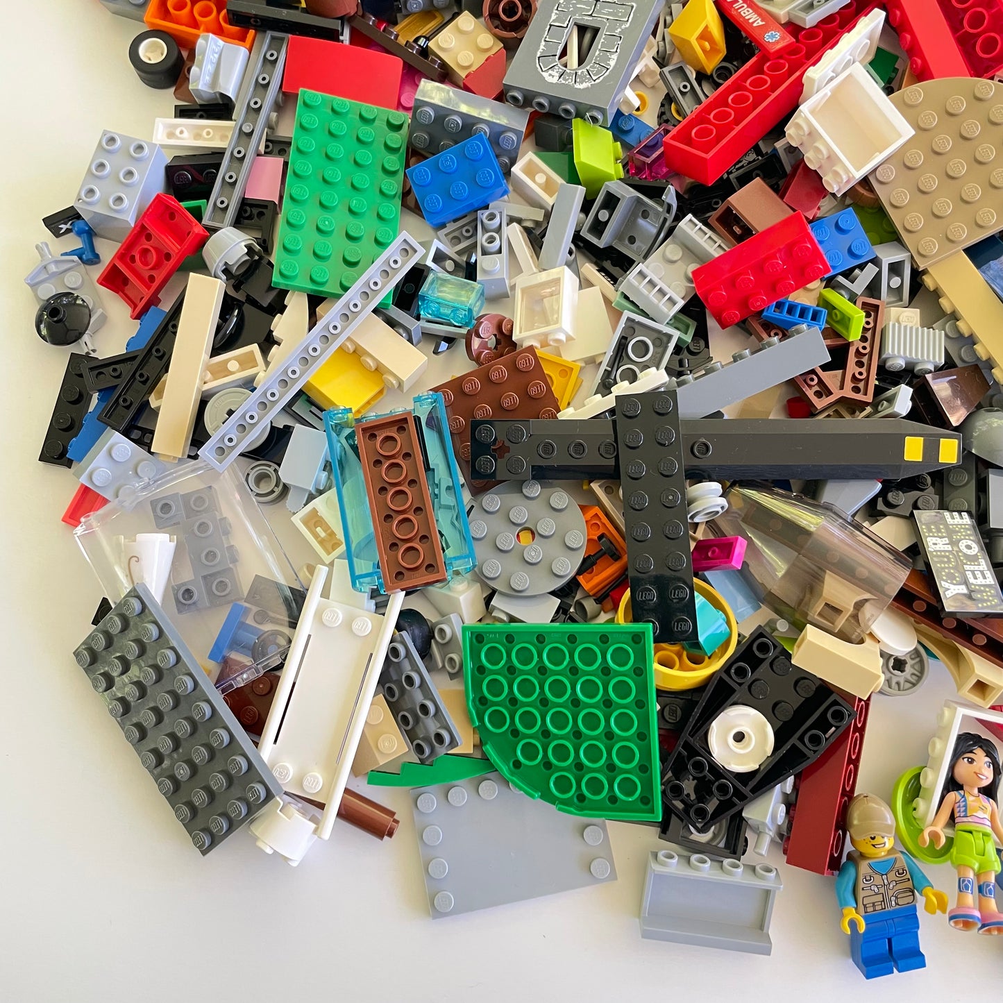 LEGO Fun Pack, Mixed Bag, Approx. 750g includes 6 Minifigures/Minidolls
