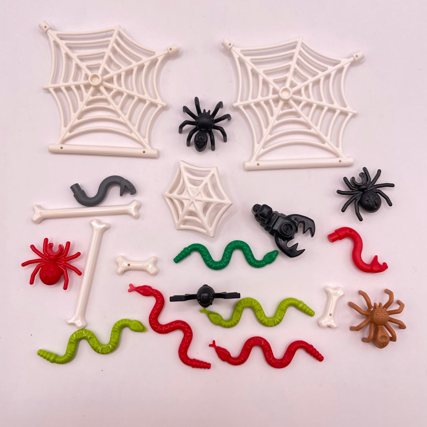LEGO Creepy Crawlies with Spider Web, Mixed Colours, 20 Pieces