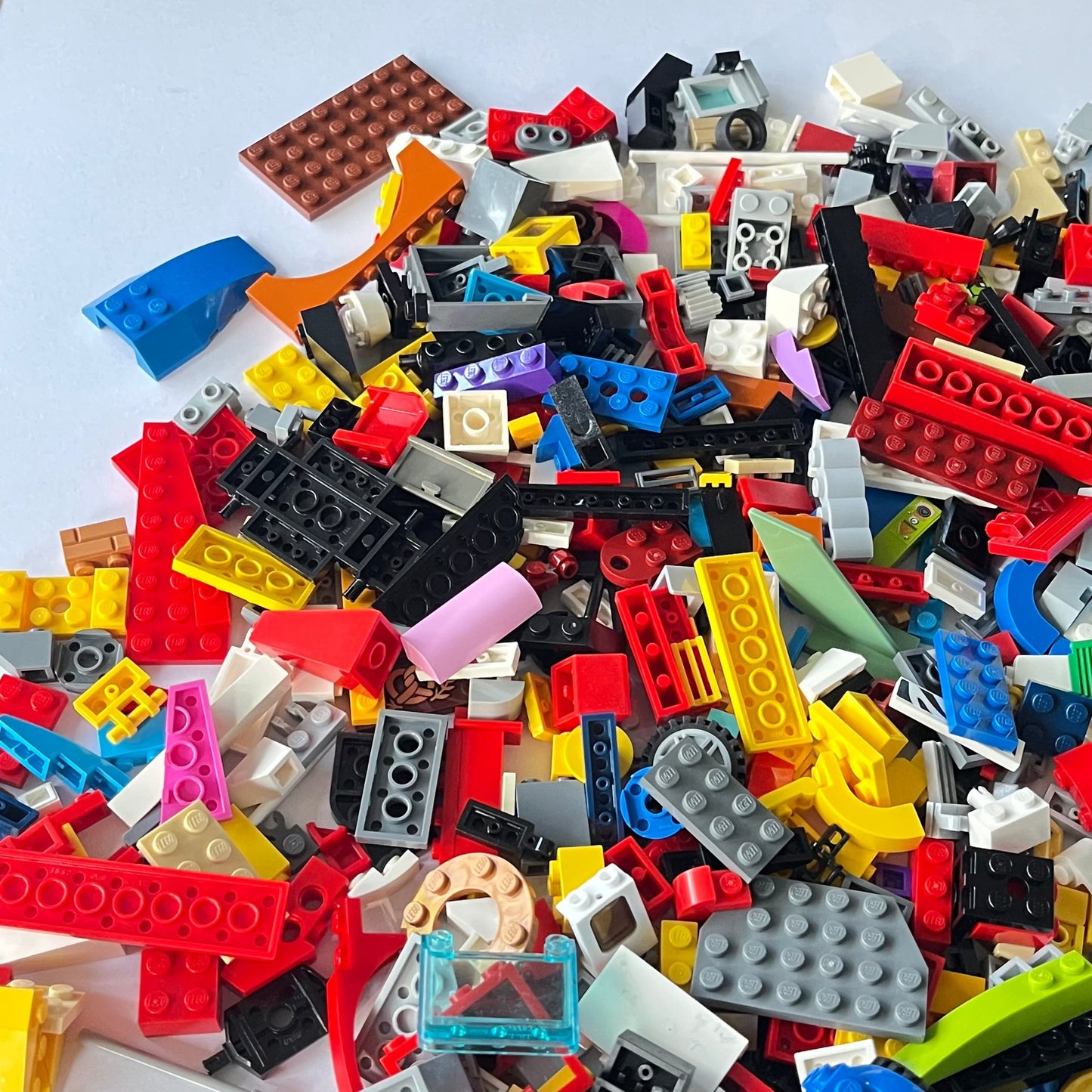 LEGO Fun Pack, Mixed Bag, Approx. 750g includes 6 Minifigures/Minidolls