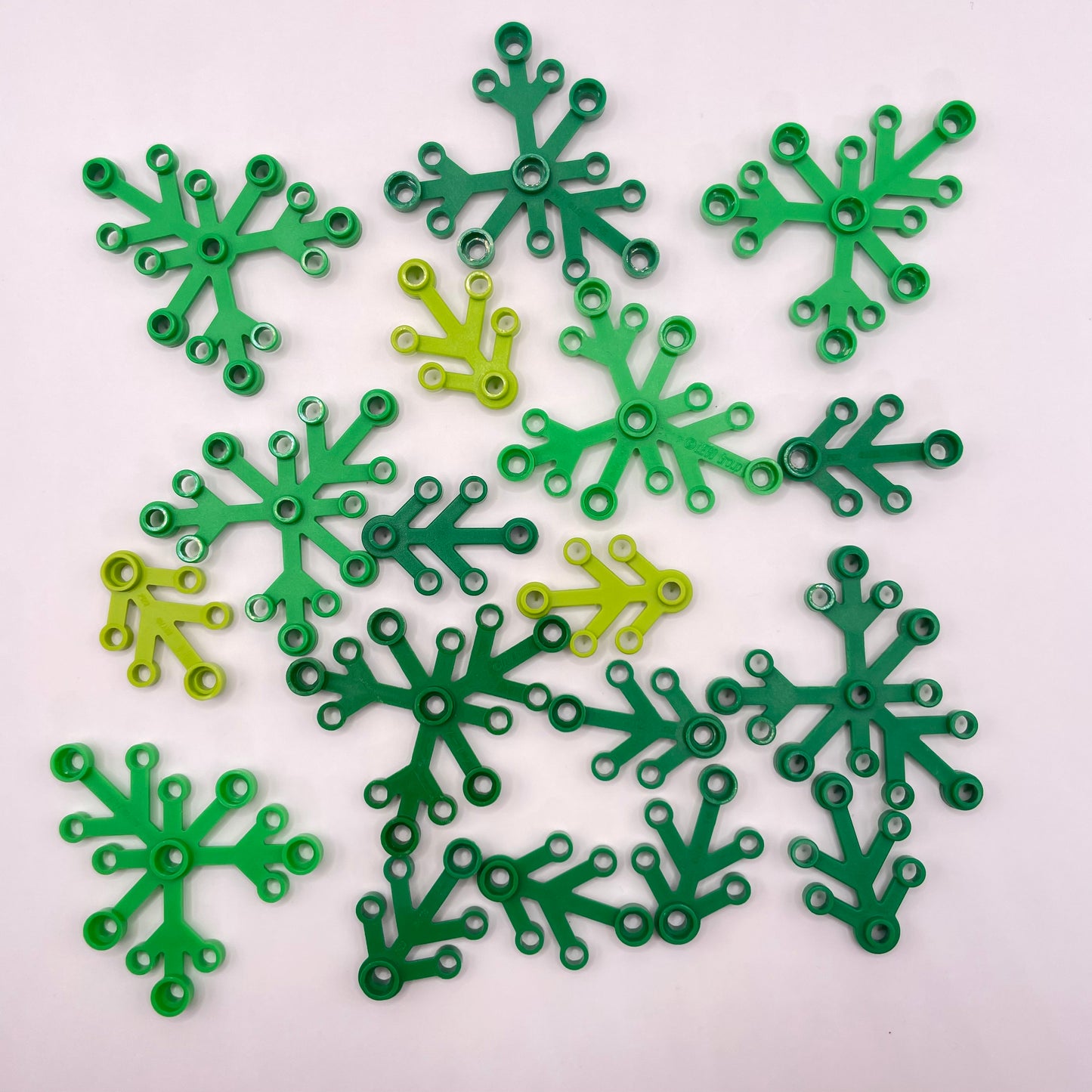 LEGO Leaves, Mixed Green, 18 Pieces