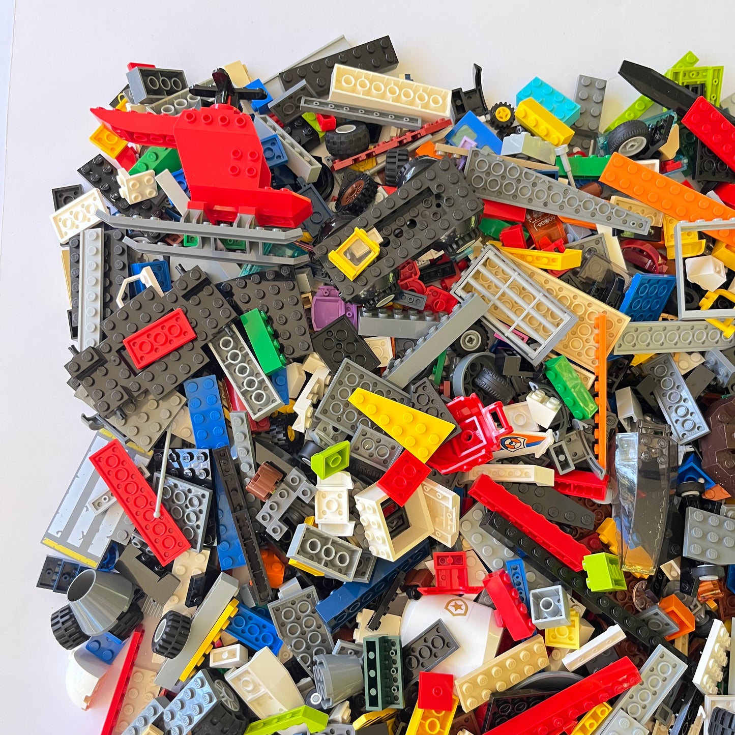 LEGO Deluxe Fun Pack, Mixed Bag, Approx. 1.5kg includes 6 Minifigures/Minidolls