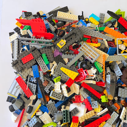 LEGO Deluxe Fun Pack, Mixed Bag, Approx. 1.5kg includes 6 Minifigures/Minidolls