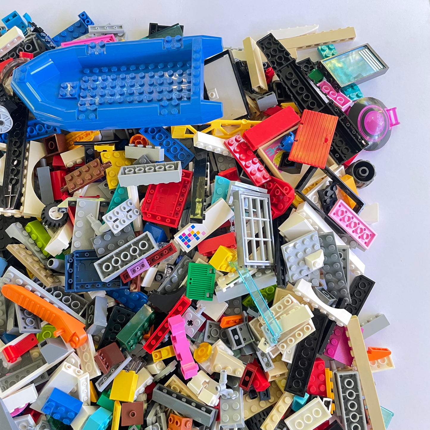 LEGO Deluxe Fun Pack, Mixed Bag, Approx. 1.5kg includes 6 Minifigures/Minidolls