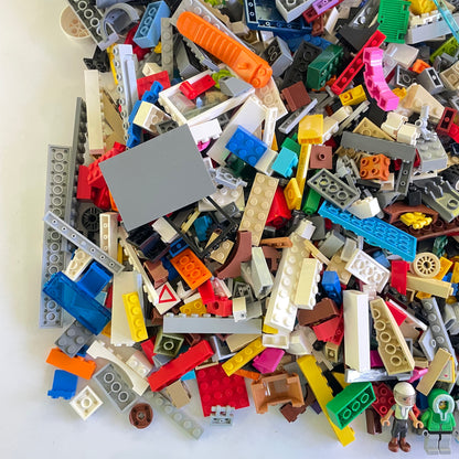 LEGO Deluxe Fun Pack, Mixed Bag, Approx. 1.5kg includes 6 Minifigures/Minidolls