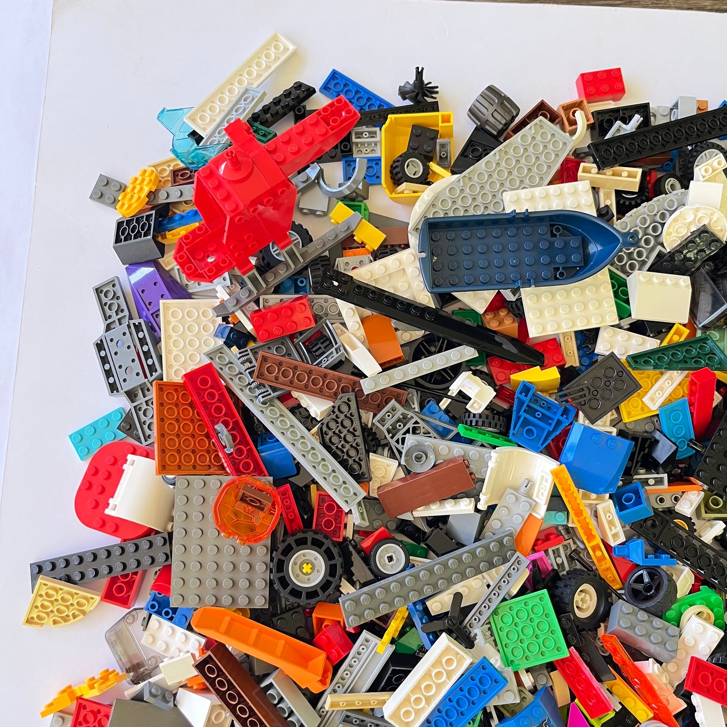 LEGO Deluxe Fun Pack, Mixed Bag, Approx. 1.5kg includes 6 Minifigures/Minidolls