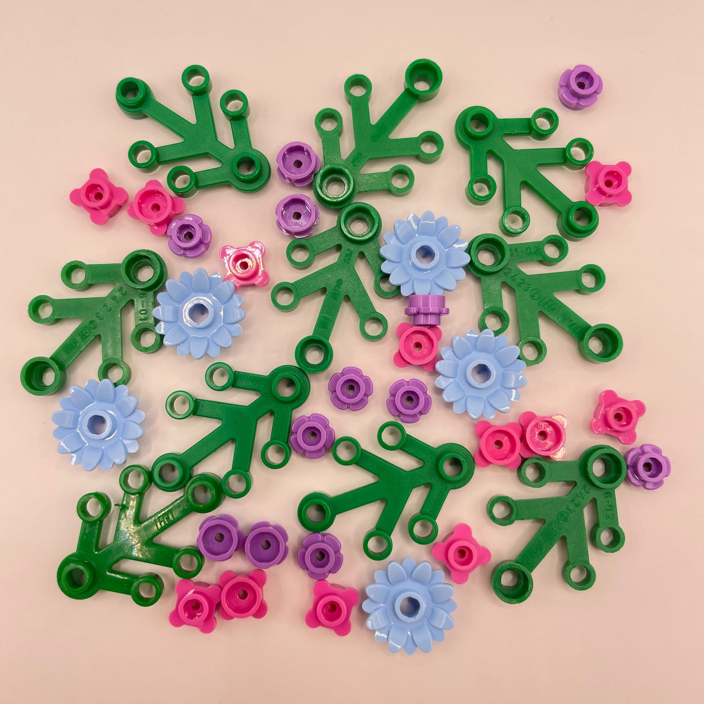 LEGO Mini Christmas Wreath Bundle, Blue Sunflower with Purple and Pink Flowers, 39 Pieces