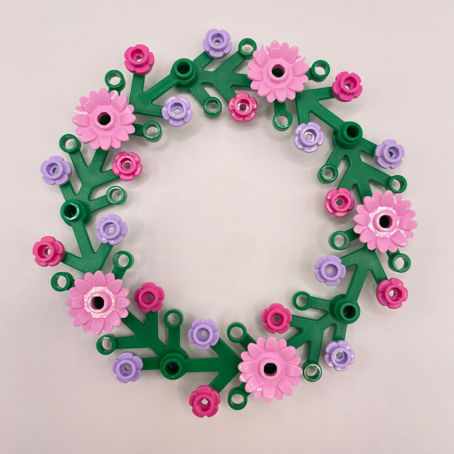 LEGO Mini Christmas Wreath Bundle, Pink Sunflower with Purple and Pink Flowers, 39 Pieces