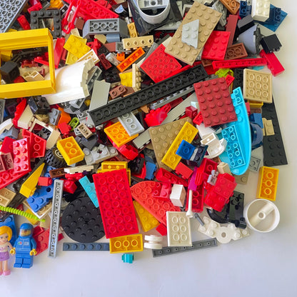 LEGO Deluxe Fun Pack, Mixed Bag, Approx. 1.5kg includes 6 Minifigures/Minidolls