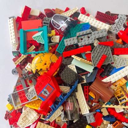 LEGO Deluxe Fun Pack, Mixed Bag, Approx. 1.5kg includes 6 Minifigures/Minidolls