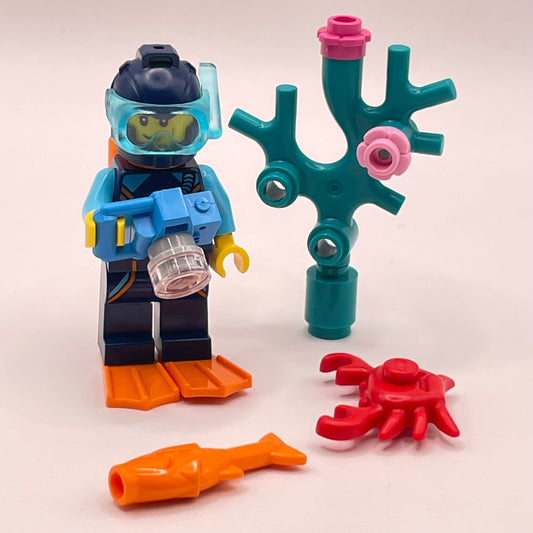 LEGO Scuba Adventure, Minifigure and Ocean Accessories (4 Pieces)
