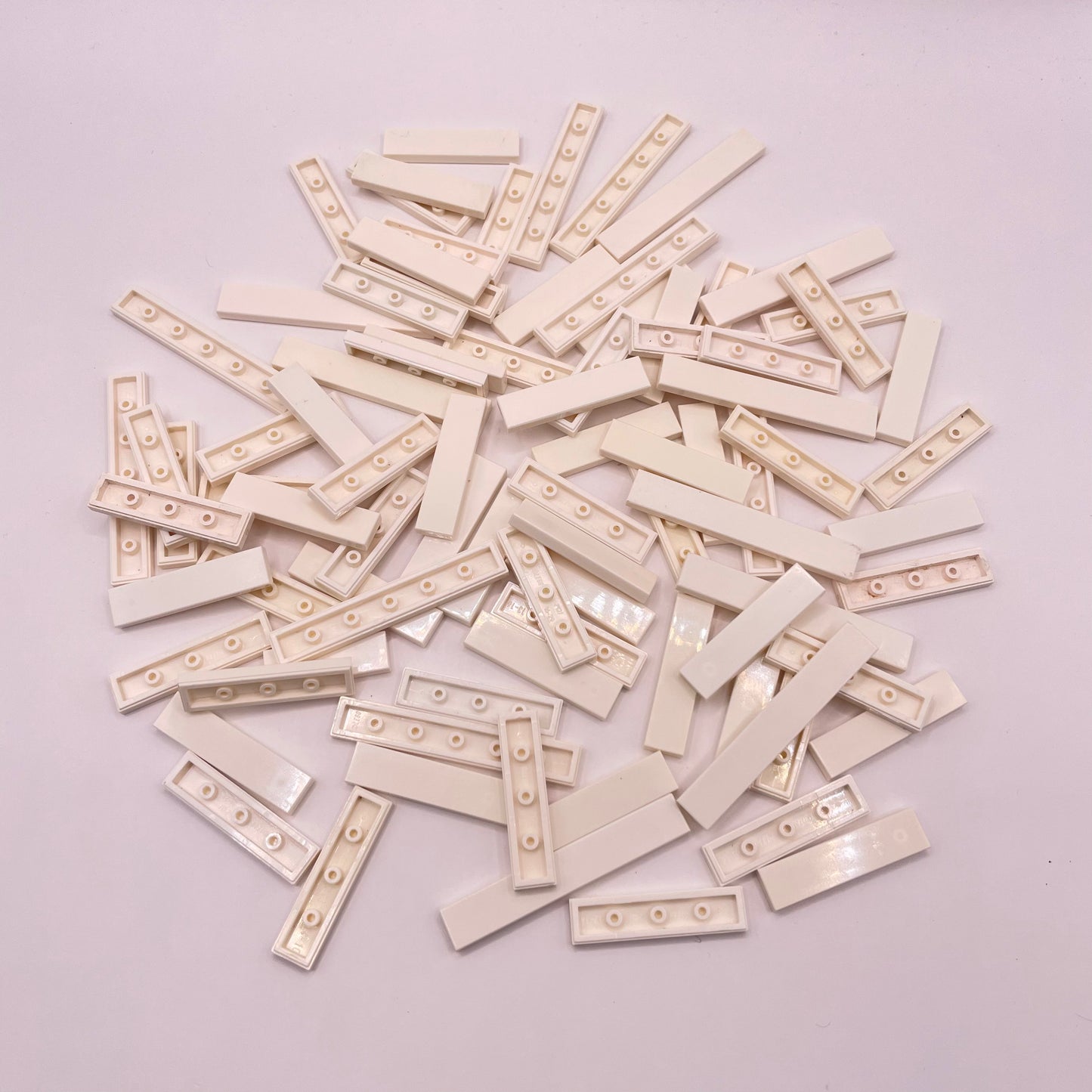 LEGO Medium Tiles, 1x Wide, White, Approx. 55g