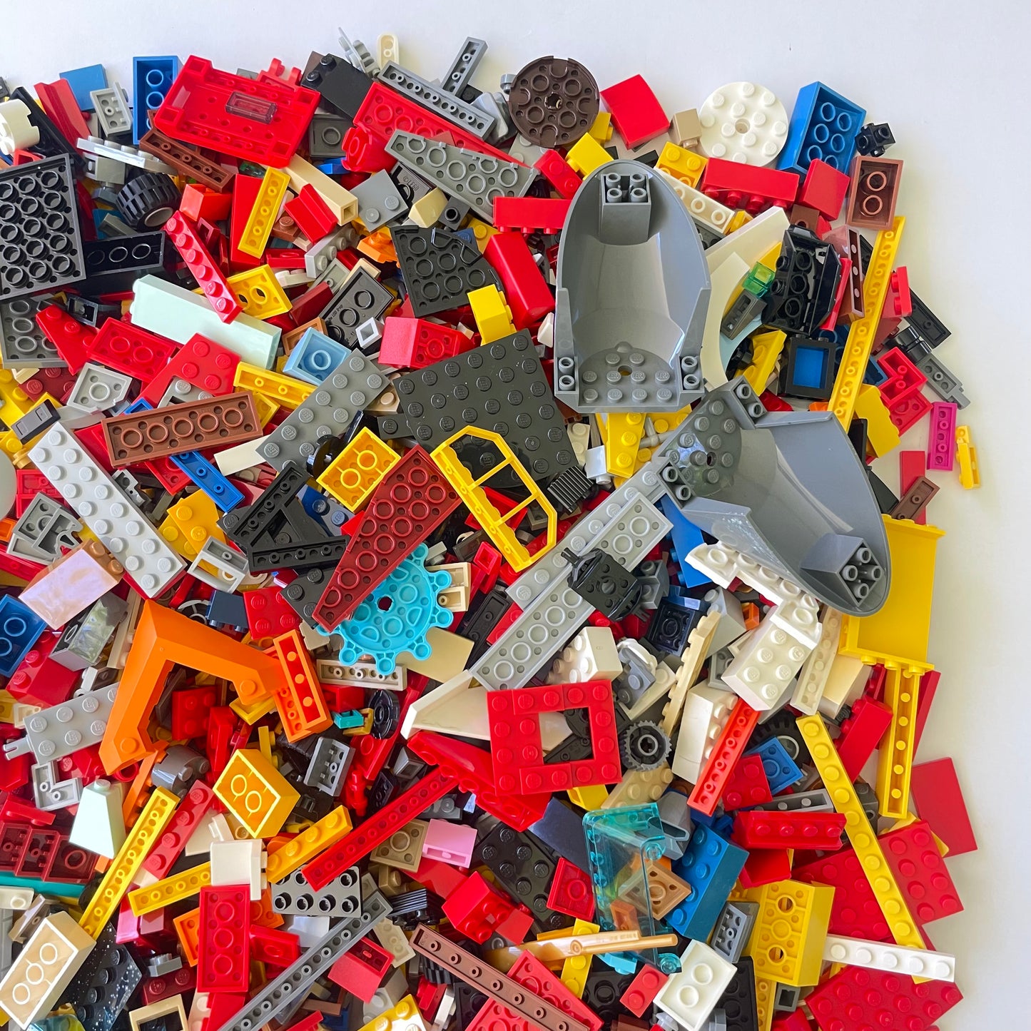 LEGO Deluxe Fun Pack, Mixed Bag, Approx. 1.5kg includes 6 Minifigures/Minidolls