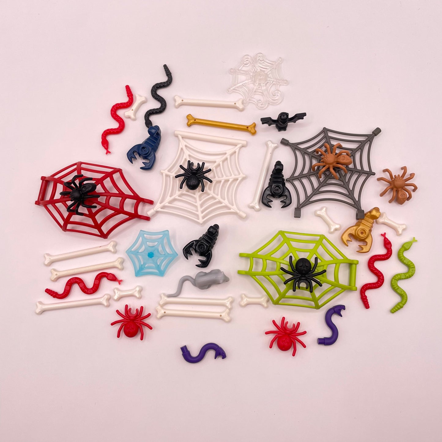 LEGO Creepy Crawlies with Spider Web, Mixed Colours, 40 Pieces
