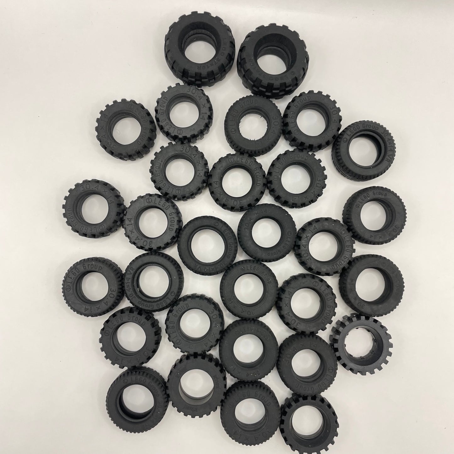 LEGO Medium Tyres, Black, 30 Pieces