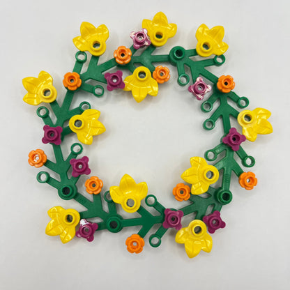 LEGO Mini Christmas Wreath Bundle, Green with Yellow Plant Plate, Orange and Pink Flowers, 39 Pieces