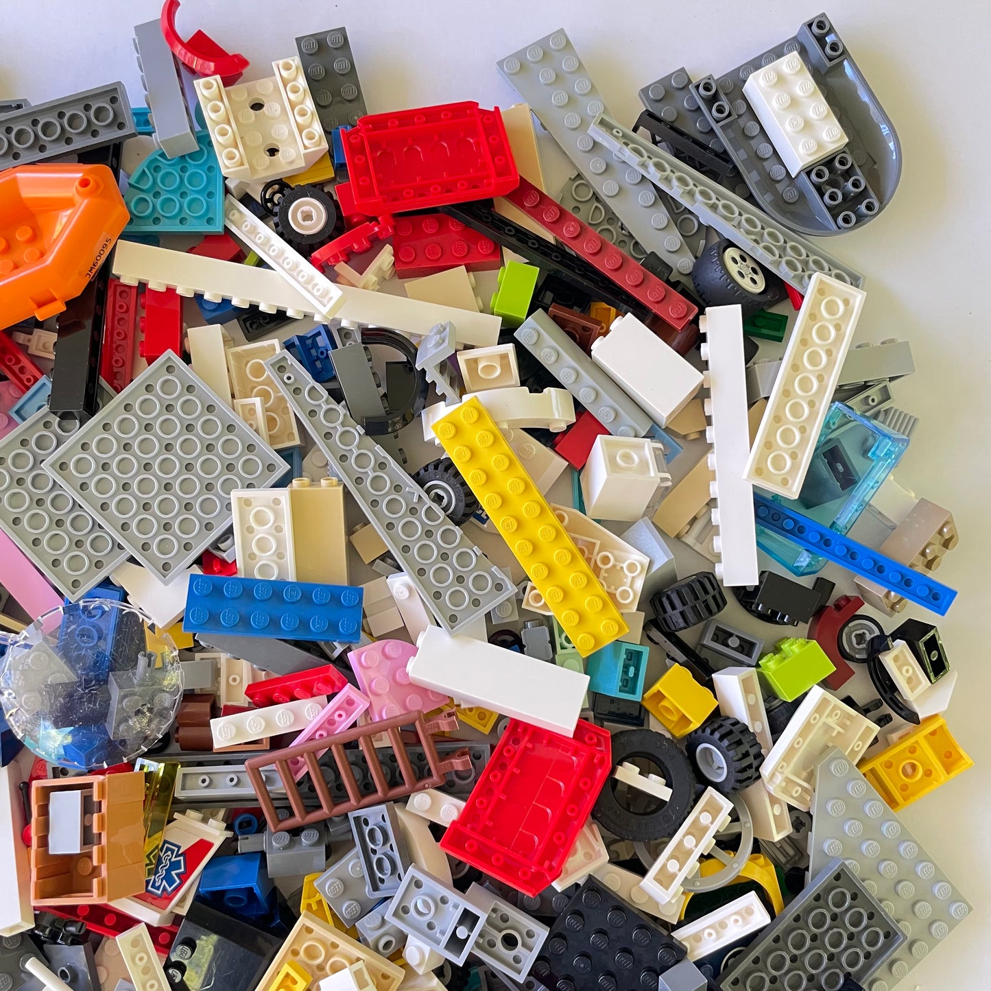 LEGO Fun Pack, Mixed Bag, Approx. 750g includes 6 Minifigures/Minidolls