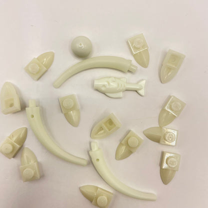 LEGO Mixed Claws and Horns, Glow in the Dark, 18 Pieces