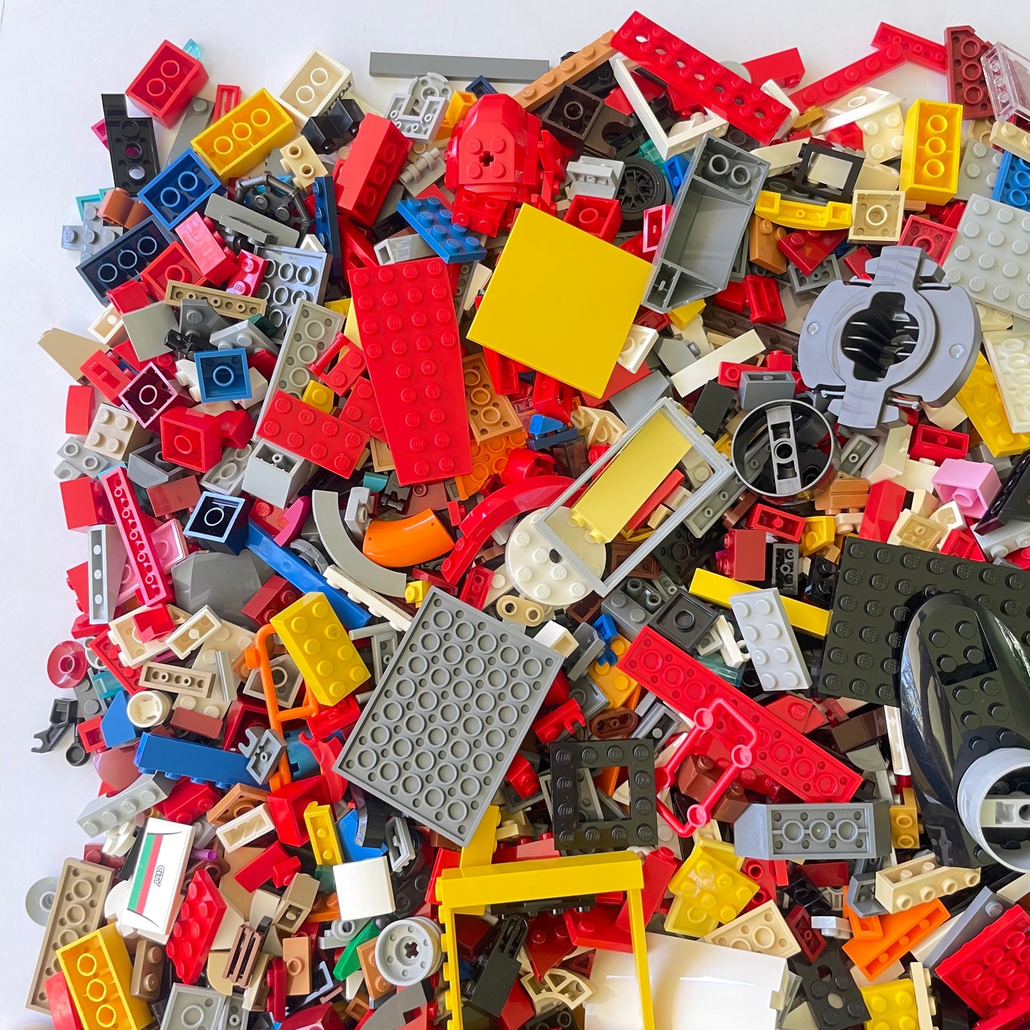 LEGO Deluxe Fun Pack, Mixed Bag, Approx. 1.5kg includes 6 Minifigures/Minidolls