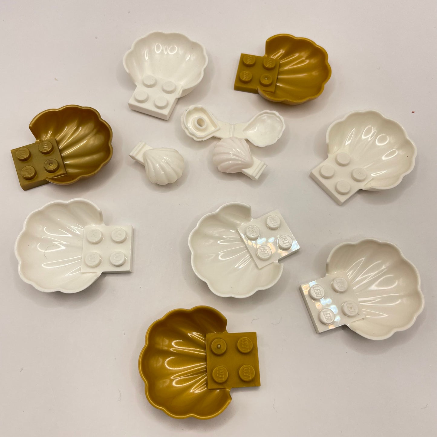 LEGO Shells, White and Gold, 11 Pieces