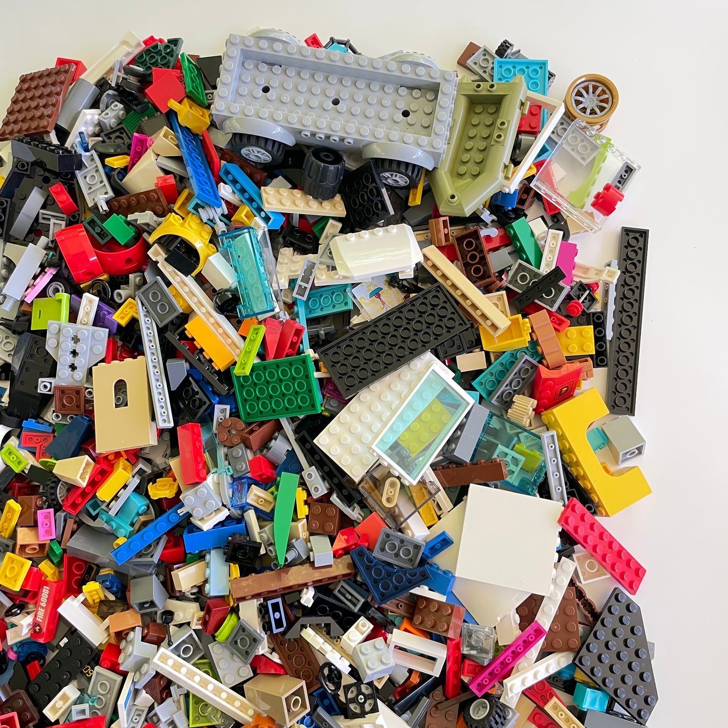LEGO Deluxe Fun Pack, Mixed Bag, Approx. 1.5kg includes 6 Minifigures/Minidolls