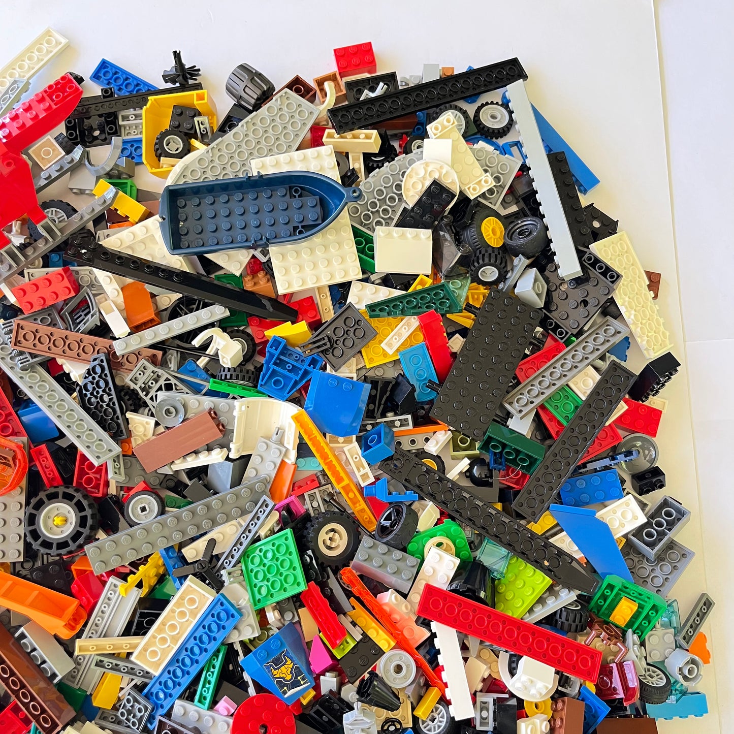 LEGO Deluxe Fun Pack, Mixed Bag, Approx. 1.5kg includes 6 Minifigures/Minidolls