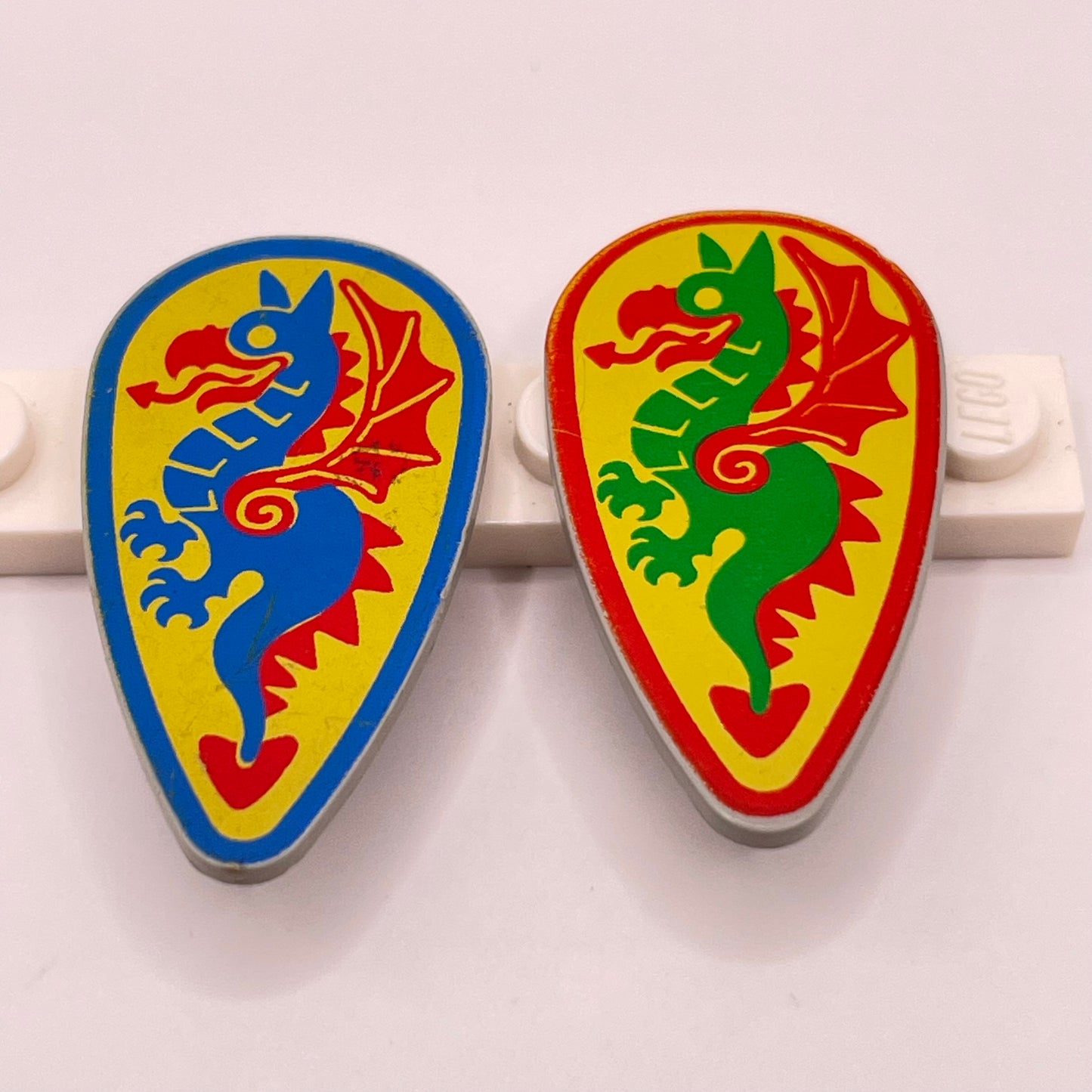 LEGO Oval Dragon Shields, Minifigure Accessories, 2 Pieces