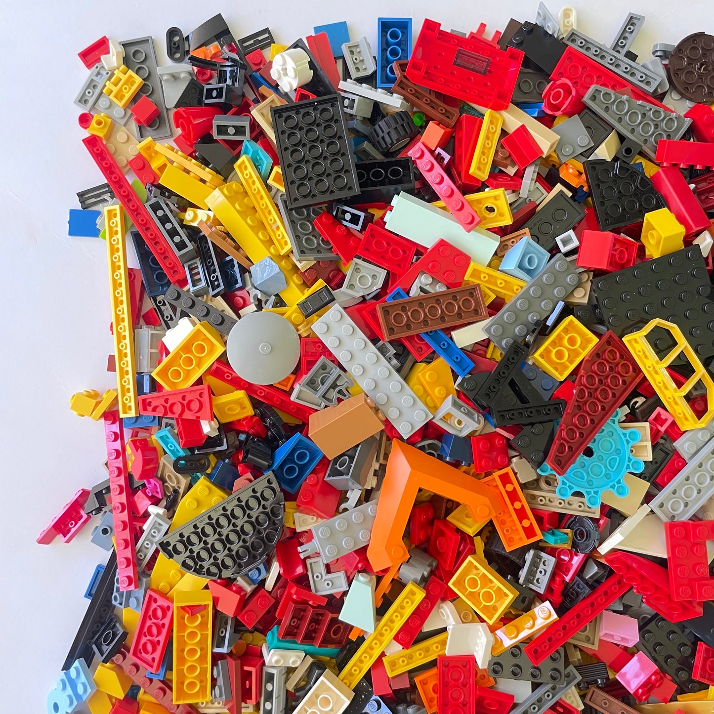 LEGO Deluxe Fun Pack, Mixed Bag, Approx. 1.5kg includes 6 Minifigures/Minidolls