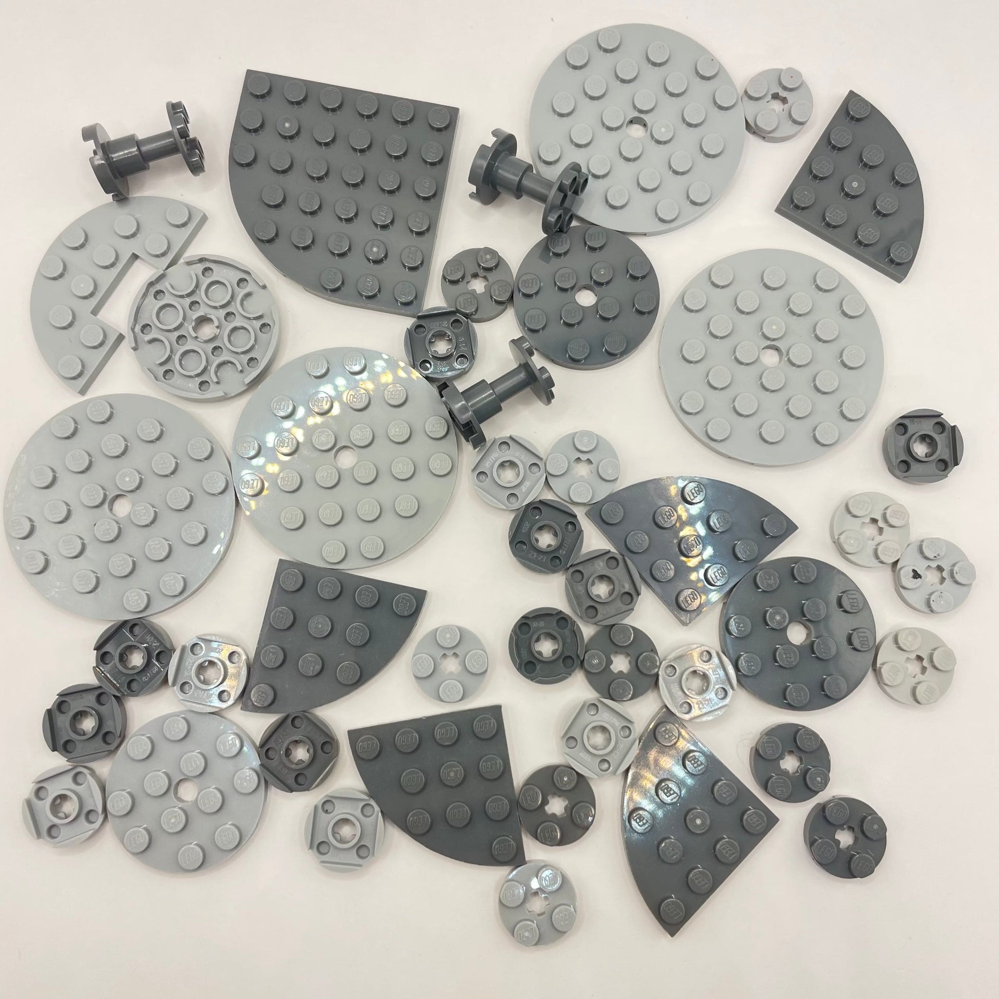 LEGO Round Plates, Mixed Grey, Approx. 45g – Brick Cycle