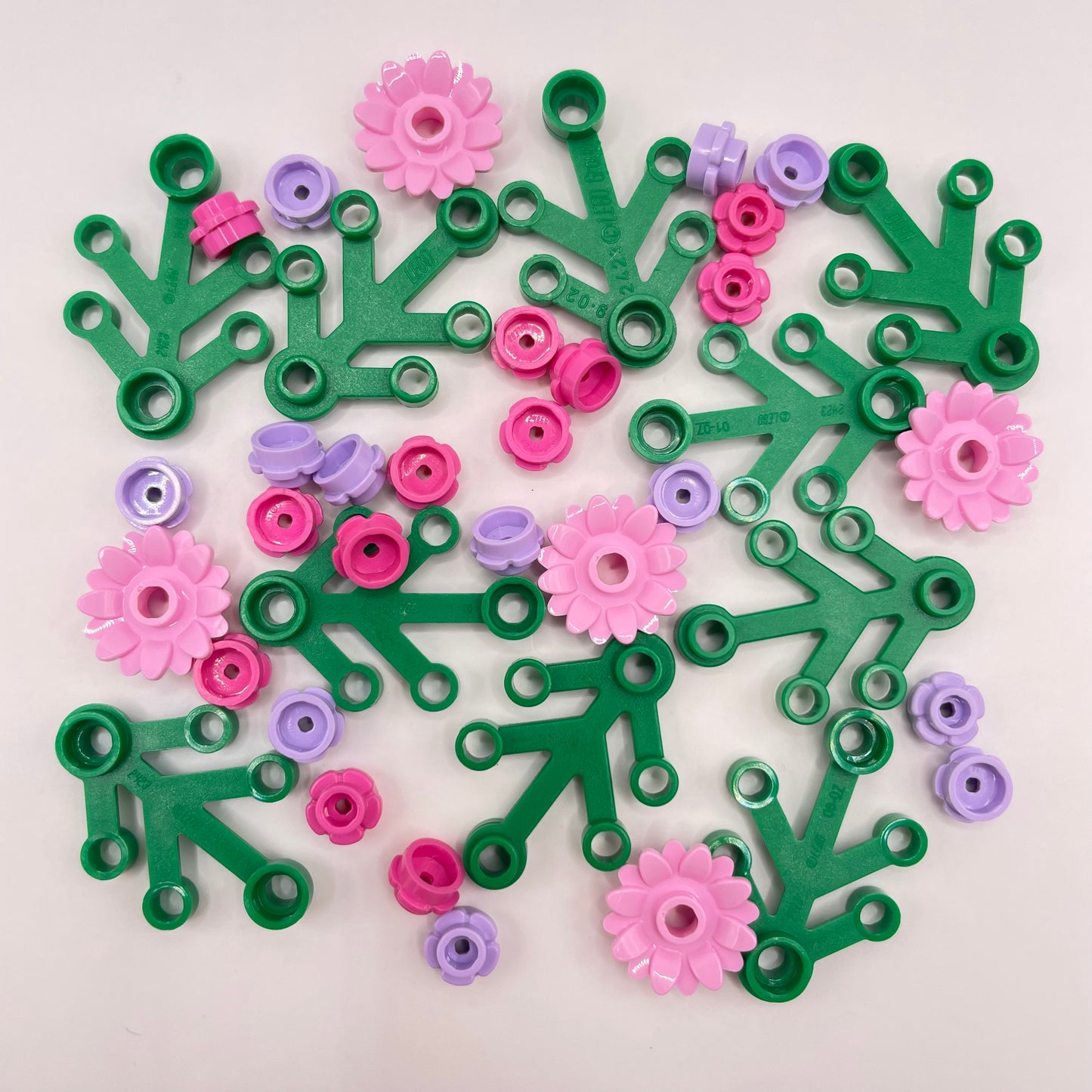 LEGO Mini Christmas Wreath Bundle, Pink Sunflower with Purple and Pink Flowers, 39 Pieces