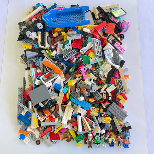 LEGO Deluxe Fun Pack, Mixed Bag, Approx. 1.5kg includes 6 Minifigures/Minidolls