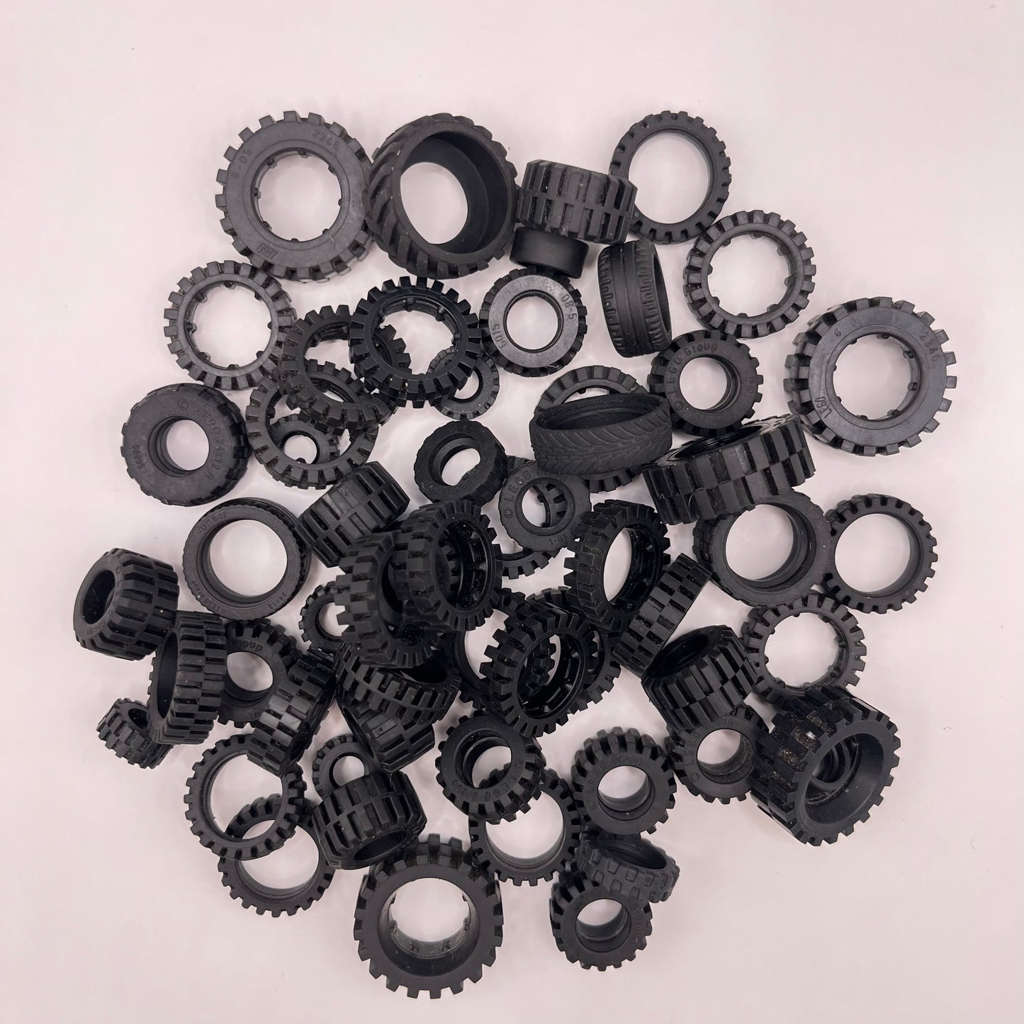 LEGO Tyres, Mixed Sizes, Black, Vehicle Pieces, Approx. 100g