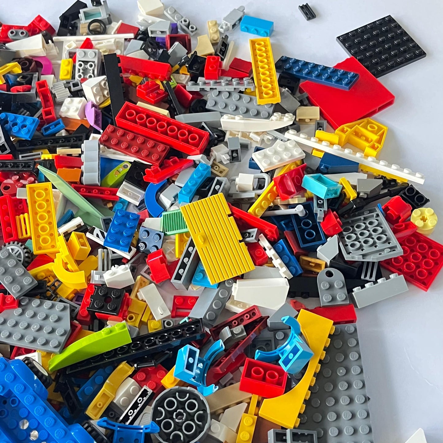 LEGO Fun Pack, Mixed Bag, Approx. 750g includes 6 Minifigures/Minidolls