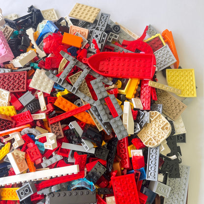 LEGO Deluxe Fun Pack, Mixed Bag, Approx. 1.5kg includes 6 Minifigures/Minidolls