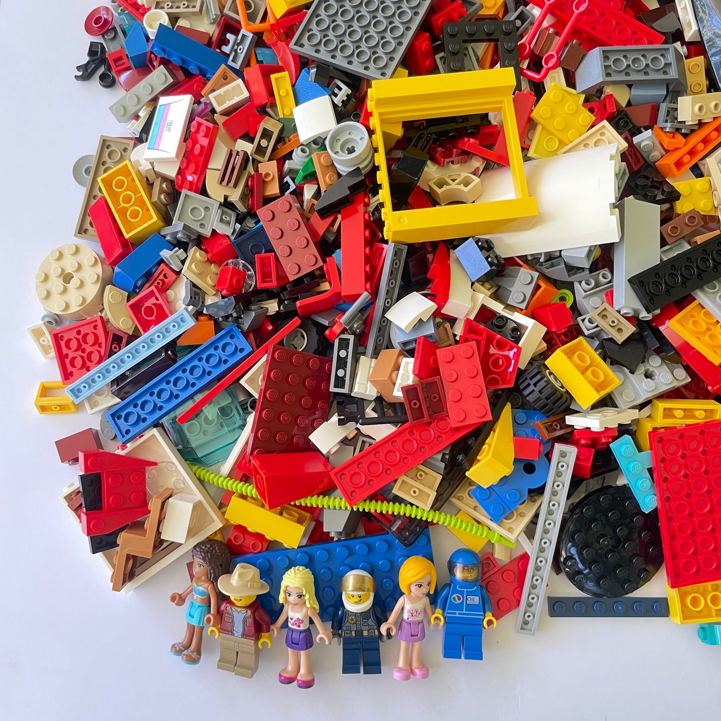 LEGO Deluxe Fun Pack, Mixed Bag, Approx. 1.5kg includes 6 Minifigures/Minidolls