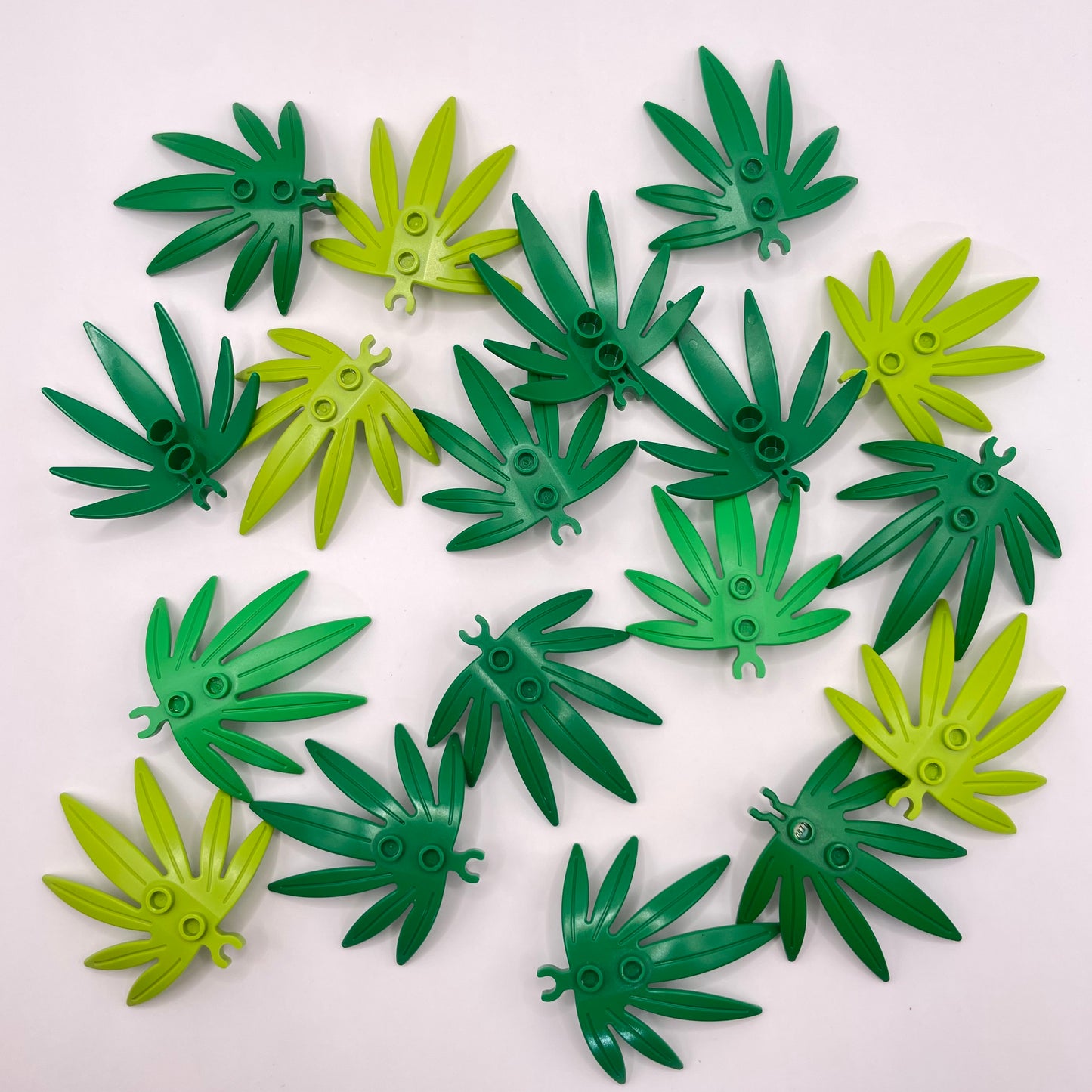 LEGO Plant Swordleaf, Mixed Green, 18 Pieces (42949)