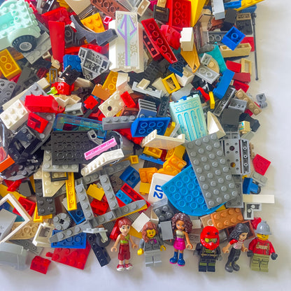 LEGO Deluxe Fun Pack, Mixed Bag, Approx. 1.5kg includes 6 Minifigures/Minidolls