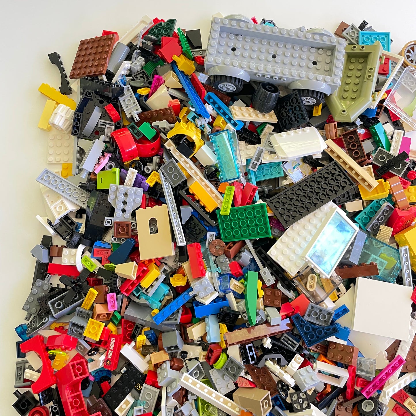 LEGO Deluxe Fun Pack, Mixed Bag, Approx. 1.5kg includes 6 Minifigures/Minidolls